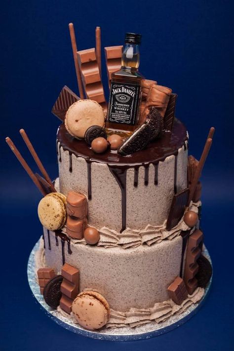 Jack Daniel Drip Cake (wedding 15-20cm) Création : LITTLE - Petits Gâteaux Crédit : Asphodel 18th Cake, Happy Birthday Wallpaper, 18th Birthday Cake, Birthday Wallpaper, 50th Birthday Cake, Jack Daniel, Drip Cake, Cake Wedding, Easter Cakes