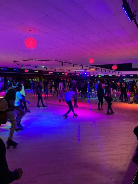 She Gets The Girl, 80’s Aesthetic, Friends Group Photo, Roller Skating Rink, Sky Zone, Skate Birthday, Retro Roller Skates, Skating Aesthetic, Roller Rink