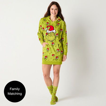 The holiday season isn't complete with The Grinch, so you'll love donning this women's hooded nightshirt and sock set for photos and more. Made from soft fleece with a Grinch print, this hooded pullover comes with a front kangaroo pocket and matching socks. Features: Banded BottomCharacter: Grinch, Dr. SeussClosure Type: Pullover HeadNeckline: Hooded NeckPockets: 1 Front Kangaroo PocketSleeve Length: Long SleeveSleeve Style: Cuffed SleeveApparel Length: 34.5 InchesFiber Content: 100% PolyesterFa Grinch Pajamas Women, Grinch Outfit Ideas, Grinch Outfit Women, Grinch Pajamas, Grinch Stuff, Girls Christmas Party, Dr Seuss Grinch, Sock Set, Matching Socks