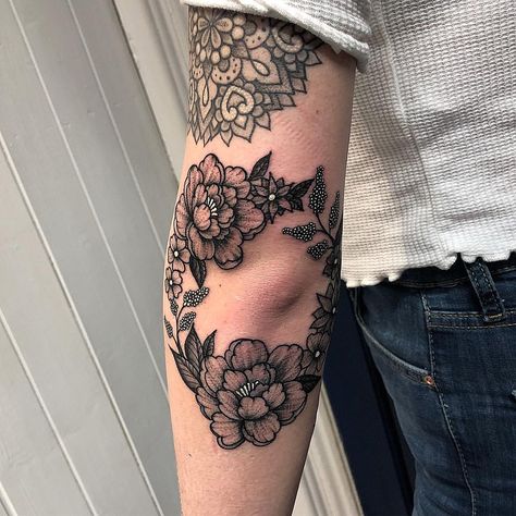 Floral Sleeve Add On Tattoo, Leaves Elbow Tattoo, Woman’s Elbow Tattoo, Nature Elbow Tattoos For Women, Elbow Ring Tattoo, Elbow Wreath Tattoo, Flowers Around Elbow Tattoo, Botanical Elbow Tattoo, Women Elbow Tattoo Ideas