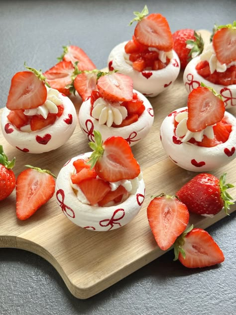 Pavlova Cups — Oh Cakes Winnie Pavlova Cups, Mini Pavlovas, Mini Pavlova, Pavlova Recipe, Almond Croissant, Edible Paint, Vanilla Paste, Gel Food Coloring, Classic Desserts