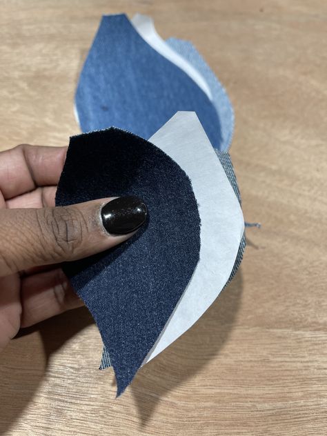 DIY Denim Leaf Earrings Tutorial | That Black Chic Leaf Earrings Diy, Diy Interior Design, Denim Scraps, Denim Earrings, Diy Denim, Wire Wrapping Diy, Earrings Tutorial, Sewing Magazines, Tutorials Diy