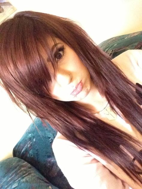 Leda :3 Side Hairline Hairstyles, Fringe Layers Medium Hair, Emo Side Fringe, Emo Haircuts Long Choppy Layers, Hairstyles To Look Older, 2000s Brown Hair, Emo Brown Hair, Emo Side Part, Emo Highlights