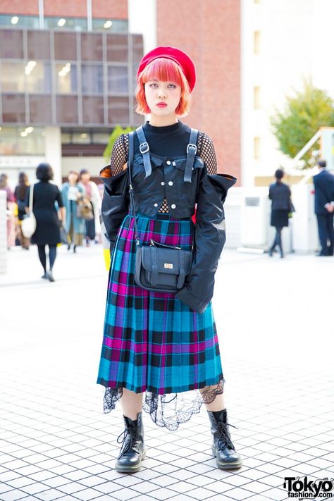 Lace Beret, Mode Harajuku, Tokyo Style, Boot Laces, Estilo Harajuku, Harajuku Fashion Street, Tokyo Street Fashion, Fishnet Top, Tokyo Street Style