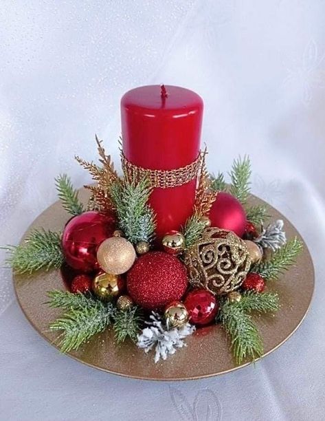 Christmas Centerpieces Cheap, Christmas Decorations Centerpiece, Christmas Centers, Christmas Candle Decorations, Christmas Flower Arrangements, Christmas Table Centerpieces, Christmas Floral Arrangements, Christmas Centerpieces Diy, Easy Christmas Decorations