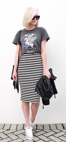 86e8f7ab32cfd12577bc2619bc635690 Striped Skirt Outfit, Pencil Dress Outfit, Black And White Striped Skirt, Skirt Outfit Casual, Skirt Diy, Pencil Skirt Outfits, White Striped Skirt, Striped Skirt Pencil, Casual Skirt Outfits