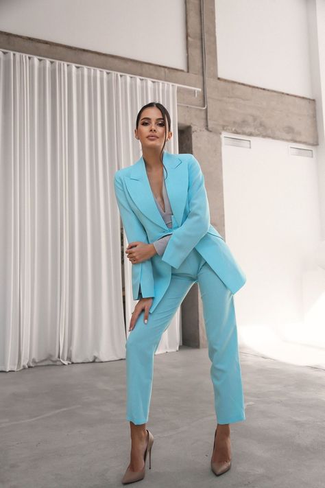 e6d8545daa42d5ced125a4bf747b3688desc52098353ri Turquoise Suit, Flared Jacket, Turquoise Clothes, Monochromatic Outfit, Elegant Sets, Fabric Structure, Wide Belt, Chic Woman, Mode Fashion