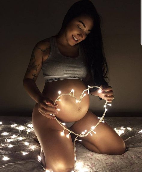 Pregnant Mom Pictures, Gender Reveal Poses Picture Ideas, Maternity Photo Shoot Ideas November, Maternity Photo Outfits Spring, Prenatal Photoshoot Ideas, Maternity Pictures Mom Only, Pregnant Shooting Ideas, Pregnant Photography Ideas, Alternative Maternity Shoot