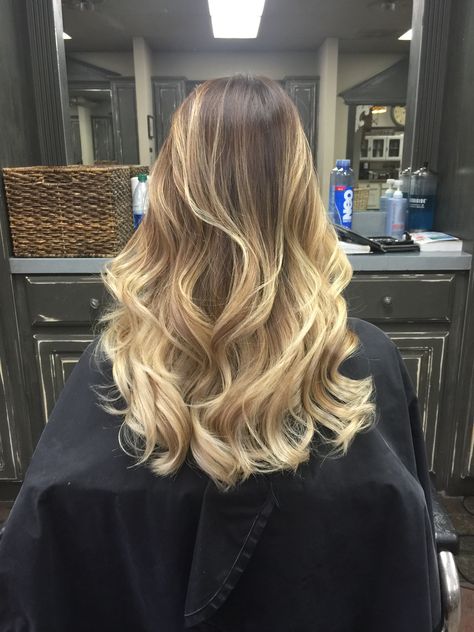 Boliage Hair Blonde Balayage Long Layered, Hair Bolyoge, Bolyoge Blonde, Balayage Hair Light Brown To Blonde, Bridal Blowout Hair With Veil, Tie And Dye Blond, Balliage Hair Blonde, Blonde Ombre Hair Balayage, Balyage Long Hair Brunette To Blonde