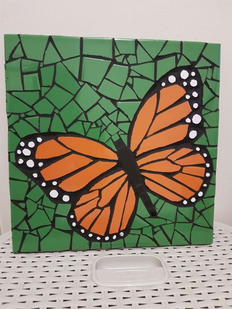 Mosaic Art Butterflies, Abstract Mosaic Art Design, Monarch Butterfly Mosaic, Symmetrical Butterfly Art For Kids, Butterfly Mosaic Art, Butterfly Mosaic Pattern, Mosaic Butterfly Ideas, Egg Mosaic Art Eggshell, Mosaic Art Butterfly