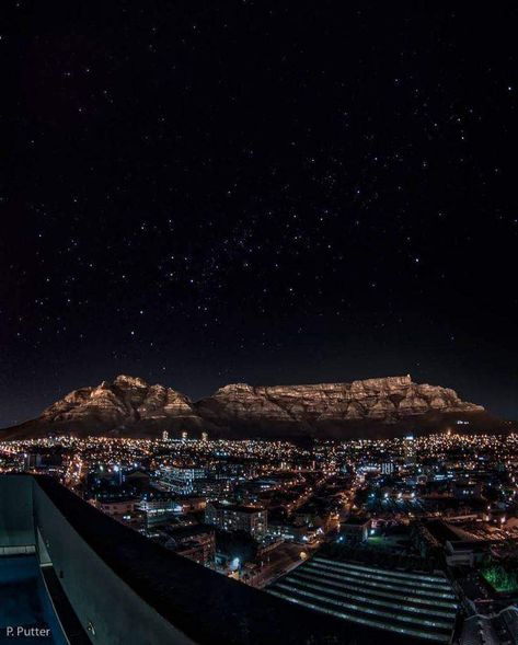 Cape Town : Table Mountain at night Cape Town Table Mountain, Cape Town Photography, Town Photography, Table Mountain Cape Town, Mountains At Night, Cape Town Travel, Africa Photography, Africa Do Sul, South Africa Travel