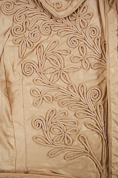 How to Make Rouleaux Trim – Fabric & Fiction Motif Soutache, Red And White Dress, Regency Dress, Regency Fashion, Fabric Embellishment, Surface Decoration, Pola Sulam, Techniques Couture, Regency Era