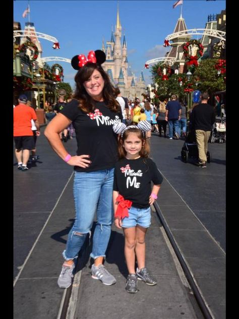 Disneyland Essentials, Disneyland Outfit Spring, Minnie Shirts, Disney Bound Outfits Casual, Disney Outfits Women, Disney Fits, Shirts Outfit, Mother Daughter Matching Outfits, Disney Trip Shirts