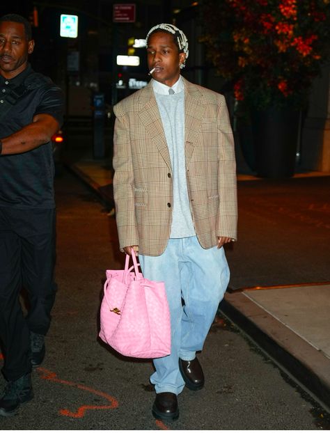 𝘗𝘩𝘰𝘵𝘰 𝘣𝘺 𝘑𝘢𝘤𝘬�𝘴𝘰𝘯 𝘓𝘦𝘦 Pink Bottega, Asap Rocky Outfits, Asap Rocky Fashion, A$ap Rocky, Street Fashion Men Streetwear, Asap Rocky, Estilo Preppy, Blazer Outfits, Fashion Line