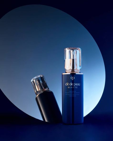 Clé de Peau Beauté on Instagram: “For Night Use: Intensive Fortifying Emulsion / Cream The natural rhythms of the night – rest, restore, regenerate – reflect the story of…” Product Mirror Photography, Product Lighting Photography, Product Photography With Mirror, Mirror Product Photography, Mirror Photography, Reflection Photos, Infinity Mirror, Perfume Photography, Products Photography