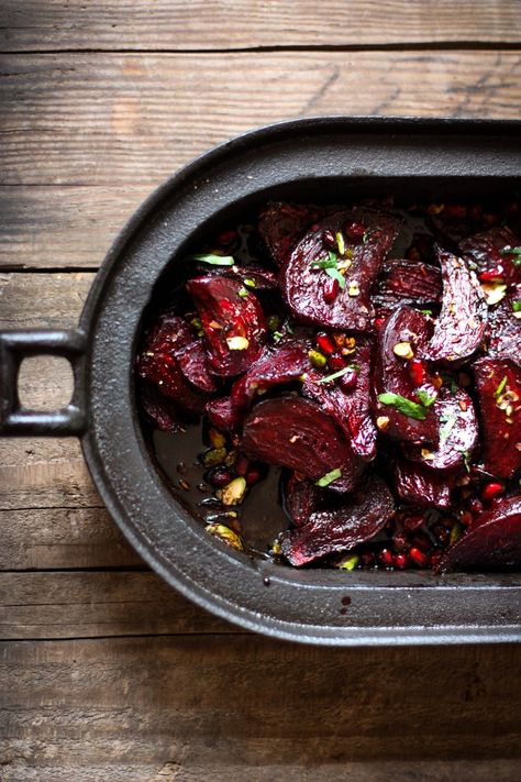 Roasted Beats, Best Thanksgiving Side Dishes, Beet Salad Recipes, Feta Recipes, Beet Recipes, Vegetarian Side Dishes, Vegan Side Dishes, Delicious Thanksgiving, Thanksgiving Side