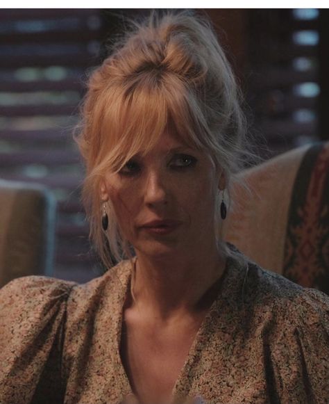 Beth Hair Yellowstone, Beth Dutton Fringe, Yellowstone Beth Hair, Beth Dutton Yellowstone Hair, Beth Yellowstone Hair, Kelly Reilly Hair Bangs, Shag For Straight Fine Hair, Beth Dutton Haircut, Beth Dutton Hair Bangs