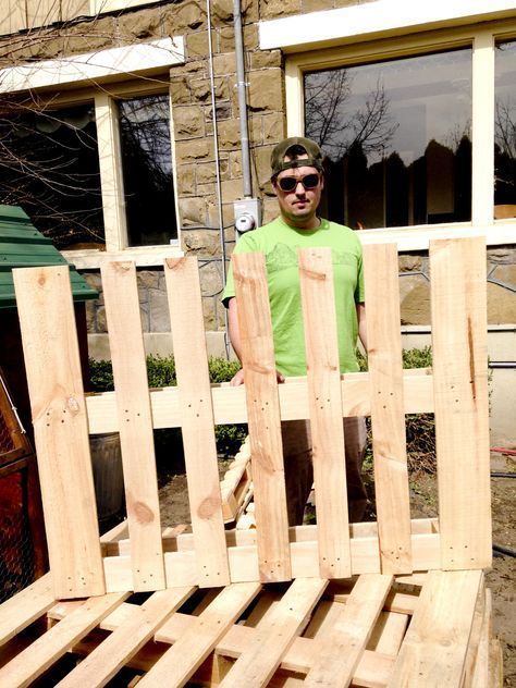 Pallet Fence Diy, Pallet Gardens, Fancy Fence, Diy Garden Fence, Fence Garden, Pallet Fence, Diy Fence, Old Fences, Front Yard Fence