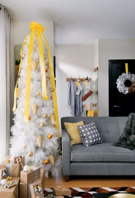 Yellow gray and white Christmas Yellow Christmas Tree, Yellow Christmas, Silver Christmas Decorations, Eclectic Living, Alternative Christmas, Christmas Interiors, Xmas Tree Decorations, Simple Christmas Tree, Polar Express