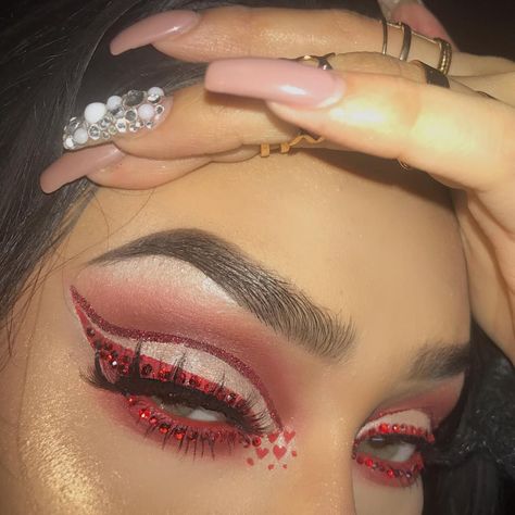 6,864 Likes, 164 Comments - Tepha Dez Ⓥ (@tephadoll) on Instagram: “Valentine's Day inspired ❤️” Christmas Eye Makeup, Christmas Makeup Look, Applying Eye Makeup, Valentines Day Makeup, Valentines Makeup, Eye Makeup Steps, Red Makeup, Holiday Makeup, Christmas Makeup