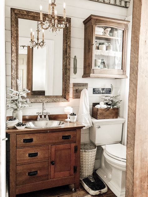 Winter Bathroom Decor, Winter Bathroom, Modern Vintage Bathroom, Vintage Bathroom Decor, Country Bathroom, Old Cabinets, Rustic Bathrooms, Half Bathroom, Bathroom Trends