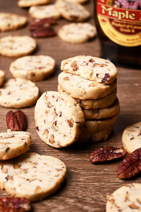 Maple Shortbread Cookies Recipe, Maple Pecan Shortbread Cookies, Pecan Pie Shortbread Cookies, Maple Pecan Shortbread, Walnut Shortbread Cookies, Maple Cookies Recipe, French Pastries Recipes, Burning Mountain, Biskut Raya