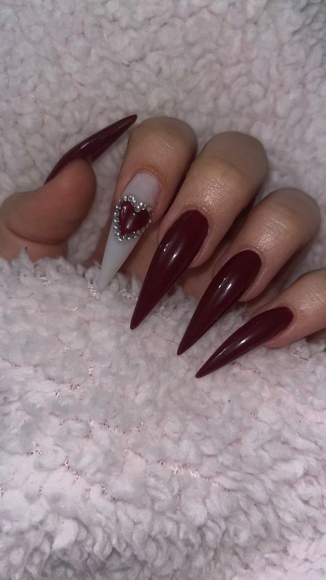 Sharp Nails Design, Red Sparkly Nails, Vampy Nails, Dark Royalty, Red Stiletto Nails, Vampire Nails, Princess Nails, Nail Pics, Wine Nails