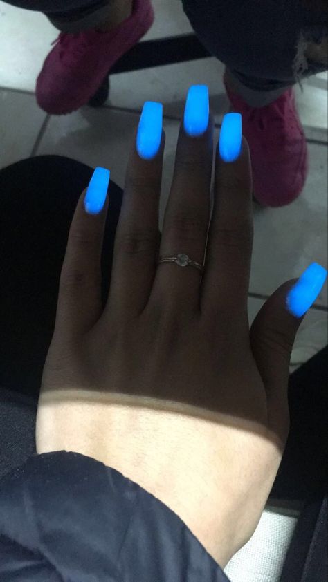 Glowing Nails, Dark Acrylic Nails, Glow In The Dark Nails, Cute Nail Colors, Routine Checklist, French Manicure Nails, Blue Glow, Glow Nails, Manicure Nails