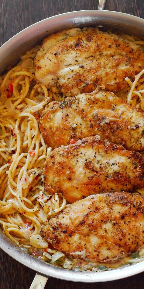 Italian Chicken Pasta, Parmesan Cheese Sauce, Makanan Italia, Chicken And Pasta, Creamy Chicken Pasta, Dada Ayam, Pasta Chicken, Recipe Pasta, Ayam Bakar