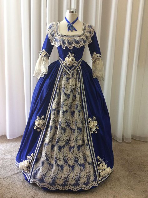 1500s Dress, Blue Royal Dress, Elegant Dress Design, Blue Victorian Dress, Victorian Era Dresses, Medieval Reenactment, Royal Clothes, Royal Dresses, Blue Wedding Dresses