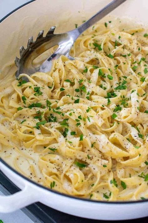 Salsa Alfredo Receta, Fetuchini Alfredo, Homemade Fettuccine, Ground Beef Breakfast, Panini Recipes Chicken, Pasta From Scratch, Fettuccine Recipes, Fettuccine Noodles, Fettuccine Alfredo Recipes