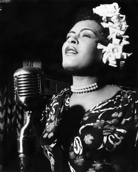 Billie Holiday (born Eleanora Fagan) April 7, 1915 – July 17, 1959) was an American jazz singer and songwriter. Billy Holiday, Arte Jazz, Lady Sings The Blues, Strange Fruit, Jane Russell, Blues Musicians, Flowers In Her Hair, First Ladies, Jazz Artists