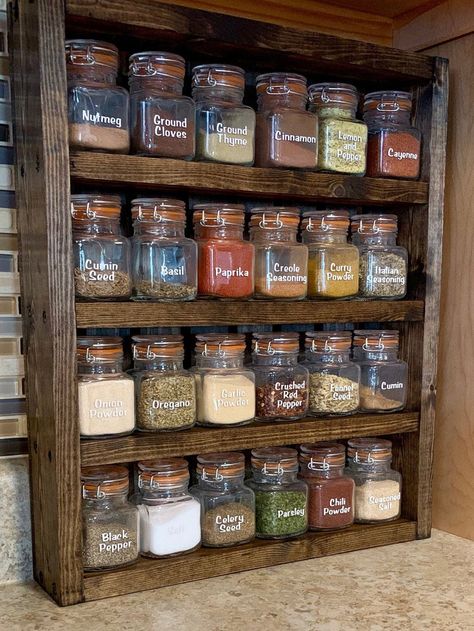 Organizing Fridge, Wall Decor Kitchen Ideas, Toples Kaca, Wood Spice Rack, Wooden Spice Rack, Glass Spice Jars, Kitchen Organization Pantry, Small Kitchen Decor, Kitchen Interior Design Decor