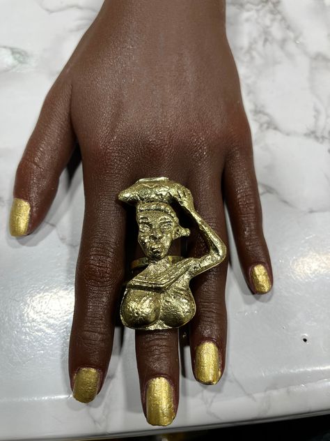 This intricately designed brass ring is handmade by our skilled artisan in Kenya. It features a lady carrying a basket on her head, inspired by traditional Kenyan tribal designs. The brass has been polished to a high sheen, giving it a warm golden glow. This tarnish-free ring is perfect for adding a touch of African heritage to your look. It is adjustable to fit most finger sizes, making it a versatile piece that can be worn day or night. With its one-of-a-kind craftsmanship, this ring is sure t African Jewelry Traditional, African Rings, African Artifacts, Earthy Jewelry, African Heritage, Golden Glow, My Struggle, Funky Jewelry, Jewelry Lookbook