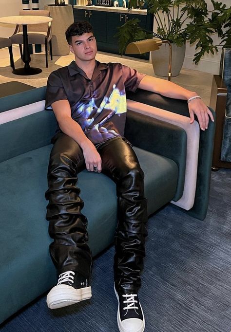 Men’s Leather Pants Outfit, Black Leather Pants Outfit Men, Men Leather Pants Outfits, Leather Pants Mens Outfit, Leather Pants Man, Leather Pants Outfit Men, Gay Club Outfit, Club Outfits Men, Mens Leather Trousers