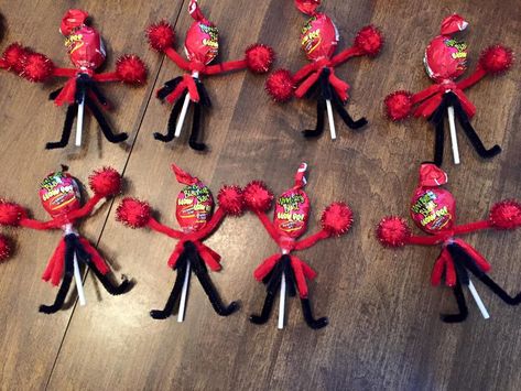 Cheerleading Valentines Ideas, Cheerleader Blow Pops, Cheer Blow Pops, Cheerleader Suckers, Blow Pop Cheerleader, Cheer Motivational Treats, Treats For Cheerleaders, Cheerleader Party Favors, Cheer Themed Snacks