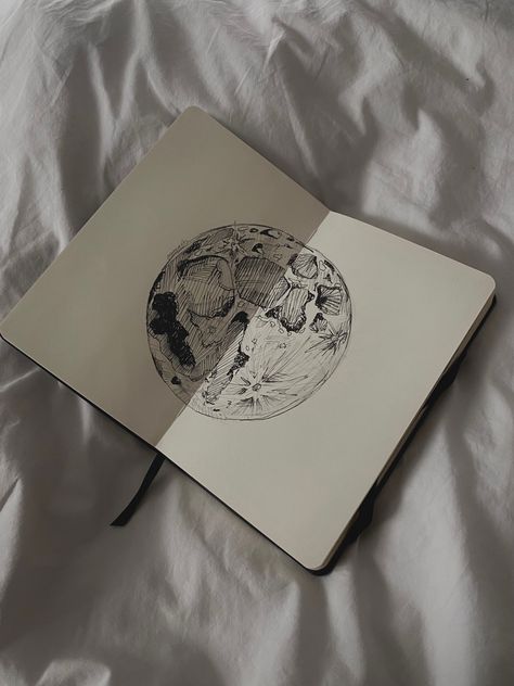 Moon Sketches Aesthetic, Moon Sketch Aesthetic, Moon Drawings Aesthetic, Moon Art Drawing, Drawing Aesthetic Sketchbook, Sketches Notebook, Space Sketches, Moon Sketch, Aesthetic Sketchbook