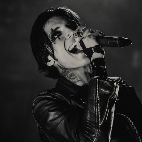 Andy Biersak, Dark Pics, Andy Sixx, Andy Black, Motionless In White, Andy Biersack, Veil Brides, Black Veil Brides, Emo Bands