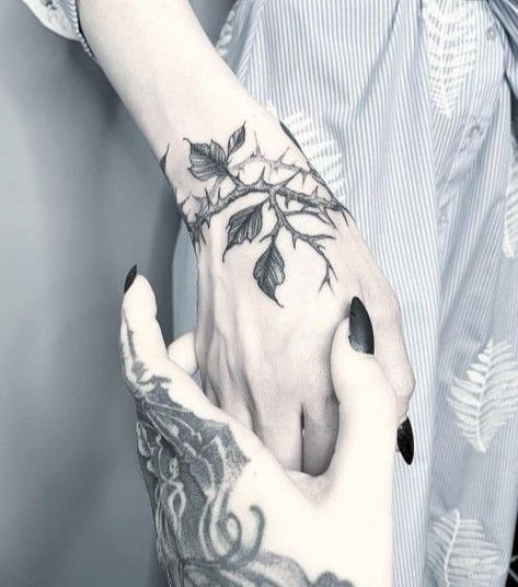 Witchy Botanical, Hand Palm Tattoos, Thorn Tattoo, Lace Tattoo Design, Wrap Tattoo, Goth Tattoo, Wicked Tattoos, Vine Tattoos, Rosen Tattoo