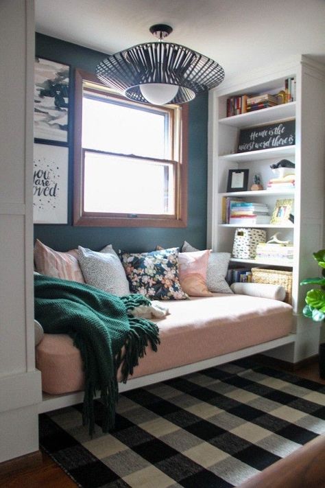 Small Space Solution: Double Duty DIY Daybeds Color Palette For Home, Built In Daybed, Diy Daybed, Small Bedrooms, Office Guest Room, Interior Vintage, Small Bedroom Designs, Small Room Design, غرفة ملابس