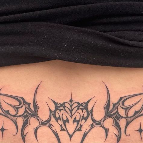 Kelly Chen 🌷 on Instagram: "Kelly tattoos Kelly ‼️ Neo tribal lower back piece for my twin 👯‍♀️" Neo Tribalism Tattoo Back, Back Bone Tattoo, Sigil Tattoos, Neo Tribalism Tattoo, Kent Tattoo, Kelly Chen, Big Tattoos, Side Neck Tattoo, Sigil Tattoo