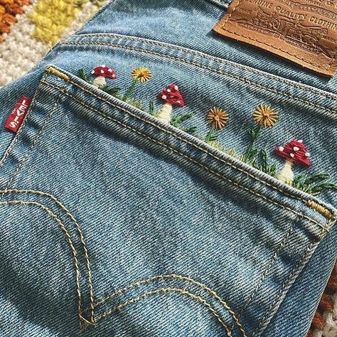 denim.life on Instagram: “Details. #denim#embroidery#cute#lovedenim#denimpassion#colorsonblue#trends#summer#flowers#animals#jeans#jacjet#pants#sgirt#cool#coolhunter#” Haft Vintage, Jean Diy, Embroidery Jeans Diy, Haute Couture Embroidery, Denim Embroidery, Diy Jeans, Diy Broderie, Couture Embroidery, Pola Sulam