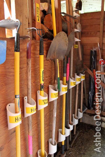 Brilliant DIY project – This is a really neat idea. You can make garden tool organizers out of regular PVC pipe. Shed Organisation, Peter Walsh, Quotes Mindfulness, Organizing Life, Quotes Minimalist, Garden Tool Organization, Shed Organization, Kabinet Dapur, Garage Organize