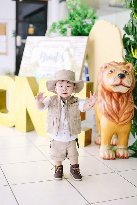 Jungle Safari Backdrop, Safari Backdrop, Birthday Party Paper Decorations, Jungle Safari Cake, Jungle Safari Birthday Party, Jungle Theme Birthday Party, Safari Cake, Safari Invitations, Jungle Safari Birthday