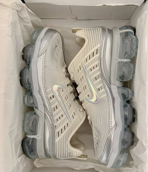 Vapormax Women, Vapormax 360, Vapormax Nike, Nike Vapormax, Shoe Nike, Shoe Inspo, Air Vapormax, Aesthetic Shoes, Swag Shoes