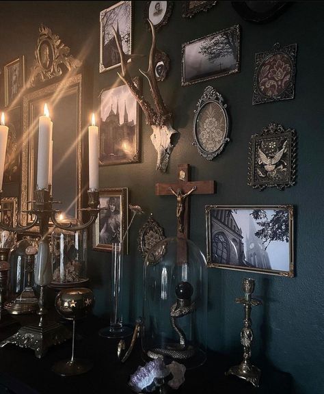 @deaderhomesandgardens on Instagram: “Credit: @emeliesorling • • • • • • • • #deaderhomesandgardens #gothicdecor #halloweendecor #spooky #spookydecor #halloweeneveryday #goth…” Bedroom Gothic Victorian, Dark Victorian Living Room Goth, Diy Gothic Victorian Decor, Diy Victorian Gothic Decor Ideas, Emerald Gothic Bedroom, Victorian Goth House Decor, Gothic Room Colors, Living Room Gothic Home Decor, Goth Victorian Aesthetic House