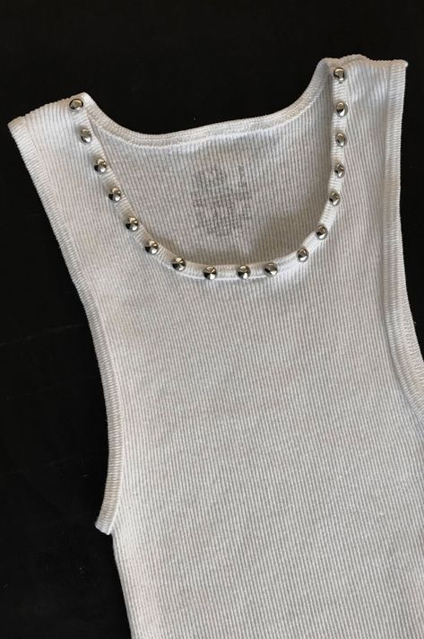 Edgy Fitted Crew Neck Tank Top, Y2k Style Tank Top For Spring Alternative Fashion, Spring Y2k Tank Top For Alternative Fashion, Y2k Tank Top For Spring Alternative Fashion, Spring Grunge Tank Top, White Fitted Top For Alternative Fashion, Spring Alternative Style Tank Top, Grunge Stretch Tank Tops, Stretch Grunge Tank Tops