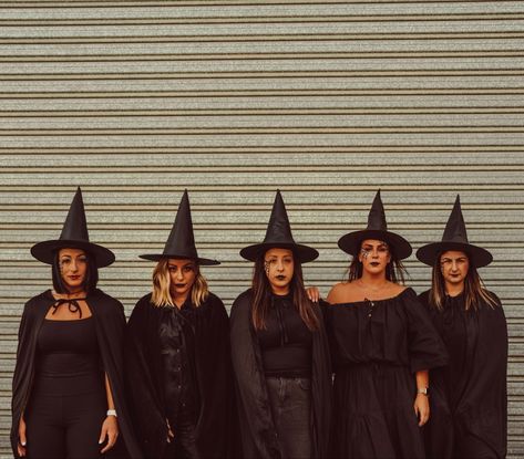 All black witches costume ideas for halloween. Group of girls, mums, sisters. Halloween costume ideas for group, family. Scary Witch Halloween Costume, Witches Group Costume, Group Witch Costumes, Traditional Halloween Costumes, Group Of Witches, Birthday Witch, Black Witch Costume, Witches Costume, Costume Ideas For Halloween