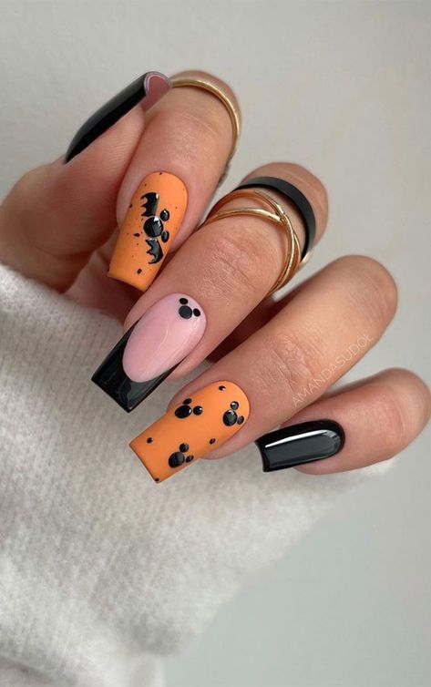 Disney Halloween Nails, Disneyland Nails, Disney Inspired Nails, Disney Acrylic Nails, Black Halloween Nails, Mickey Nails, Holloween Nails, Halloween Acrylic Nails, Cute Halloween Nails