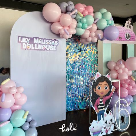 Gabbys Dollhouse Balloon Decor, Gabbys Dollhouse Backdrop, Gabbys Dollhouse Balloon Arch, Diy Gabby Dollhouse Birthday Party, Gabby Doll House Birthday Party, Gaby Dollhouse Party Ideas, Gabby Dollhouse Party, Gabbys Dollhouse Birthday Party, Gabby Party